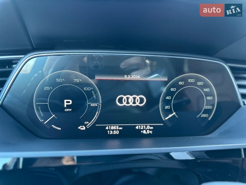 Позашляховик / Кросовер Audi Q8 e-tron 2024 в Рівному