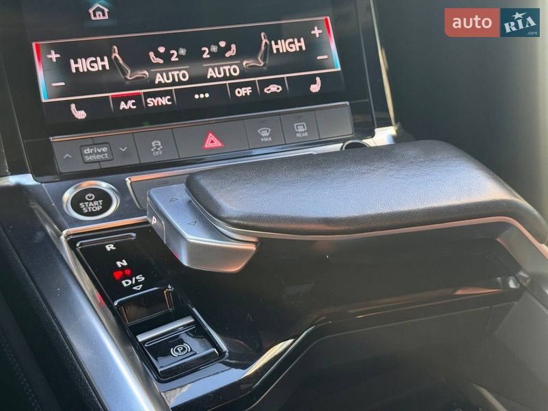 Внедорожник / Кроссовер Audi Q8 e-tron 2023 в Киеве