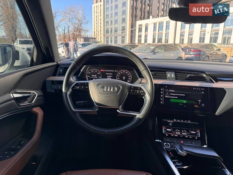 Внедорожник / Кроссовер Audi Q8 e-tron 2023 в Киеве