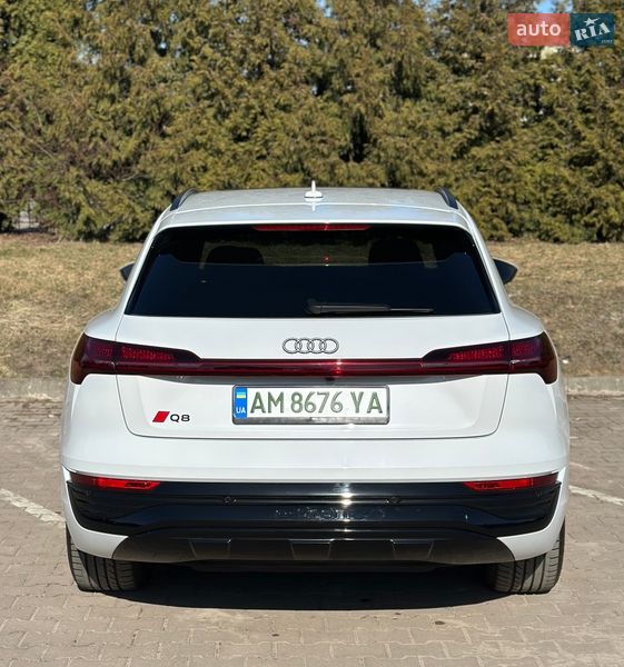 Внедорожник / Кроссовер Audi Q8 e-tron 2024 в Киеве