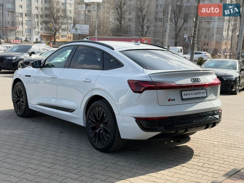 Внедорожник / Кроссовер Audi Q8 e-tron 2023 в Хмельницком