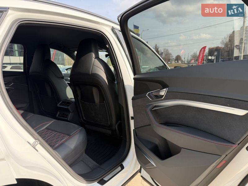 Внедорожник / Кроссовер Audi Q8 e-tron 2023 в Хмельницком