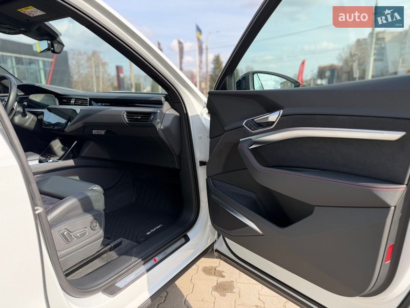 Внедорожник / Кроссовер Audi Q8 e-tron 2023 в Хмельницком