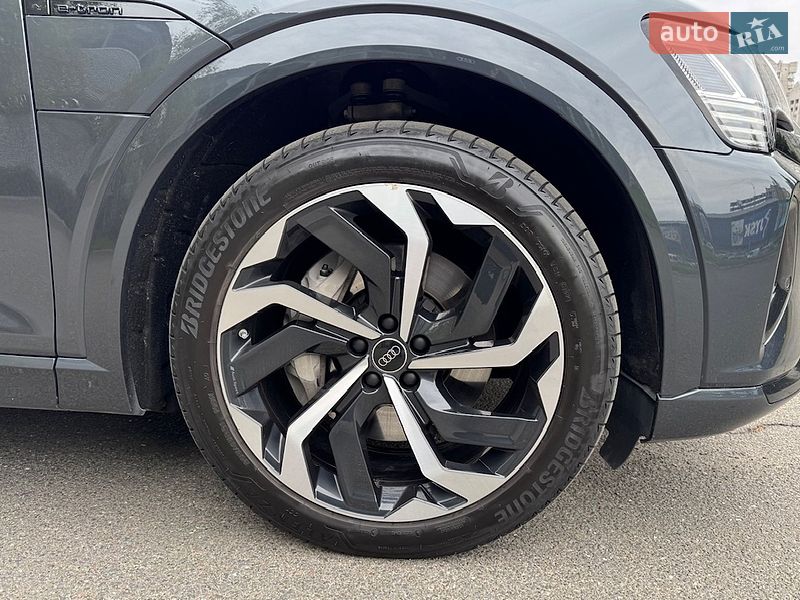 Внедорожник / Кроссовер Audi Q8 e-tron 2024 в Киеве