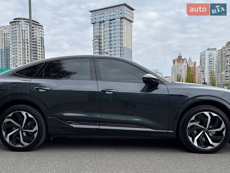 Внедорожник / Кроссовер Audi Q8 e-tron 2024 в Киеве