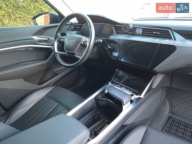 Позашляховик / Кросовер Audi Q8 e-tron 2023 в Києві