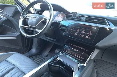Позашляховик / Кросовер Audi Q8 e-tron 2023 в Києві