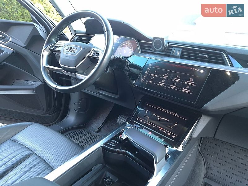 Позашляховик / Кросовер Audi Q8 e-tron 2023 в Києві