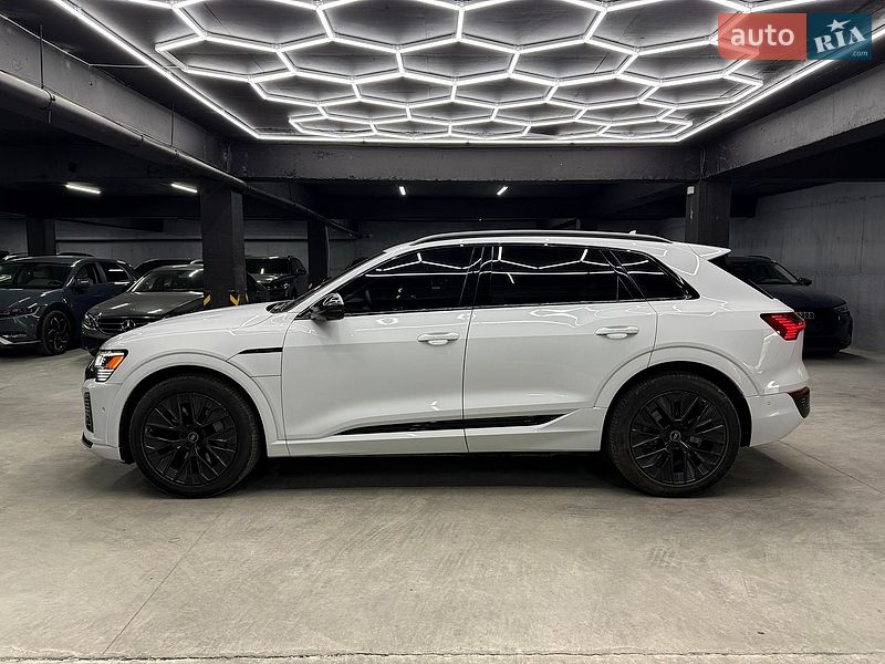 Внедорожник / Кроссовер Audi Q8 e-tron 2023 в Ивано-Франковске
