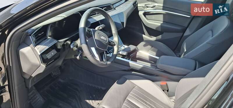 Внедорожник / Кроссовер Audi Q8 Sportback e-tron 2023 в Львове