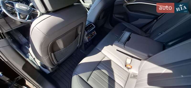 Внедорожник / Кроссовер Audi Q8 Sportback e-tron 2023 в Львове