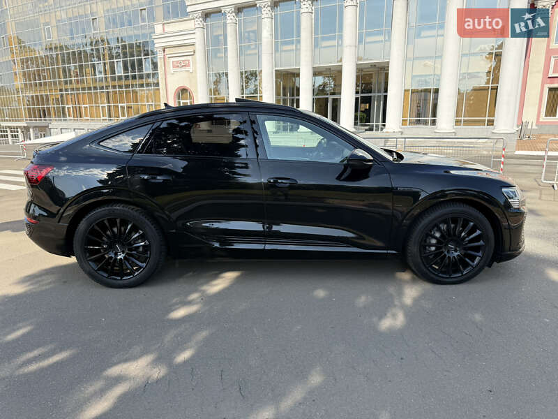 Внедорожник / Кроссовер Audi Q8 Sportback e-tron 2023 в 