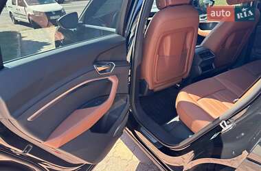 Внедорожник / Кроссовер Audi Q8 Sportback e-tron 2023 в 