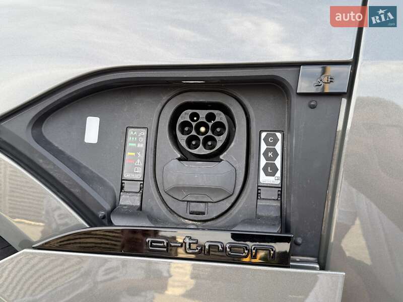 Внедорожник / Кроссовер Audi Q8 Sportback e-tron 2023 в Черновцах