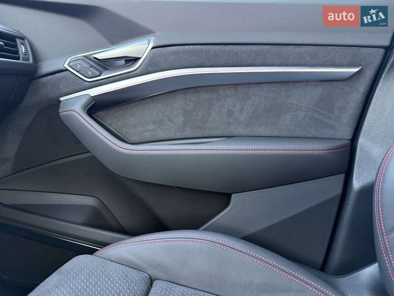 Внедорожник / Кроссовер Audi Q8 Sportback e-tron 2023 в Черновцах