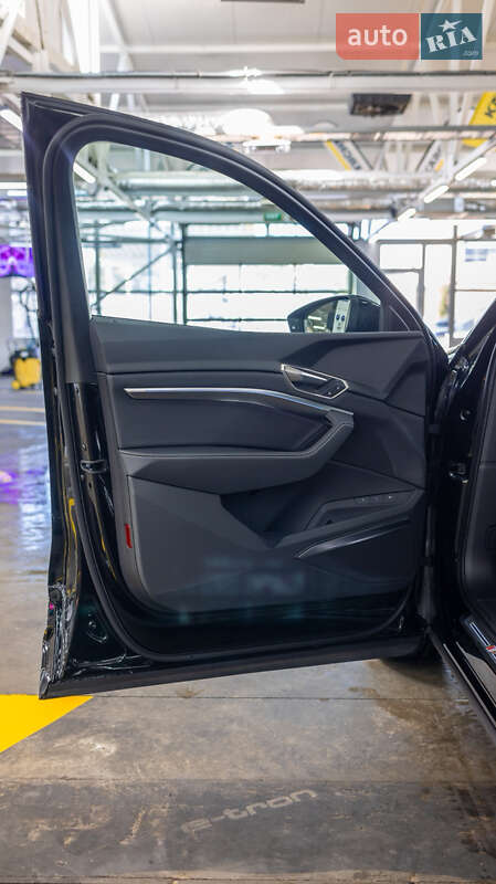 Внедорожник / Кроссовер Audi Q8 Sportback e-tron 2023 в Черновцах фото 12 Внедорожник / Кроссовер Audi Q8 Sportback e-tron 2023 в Черновцах