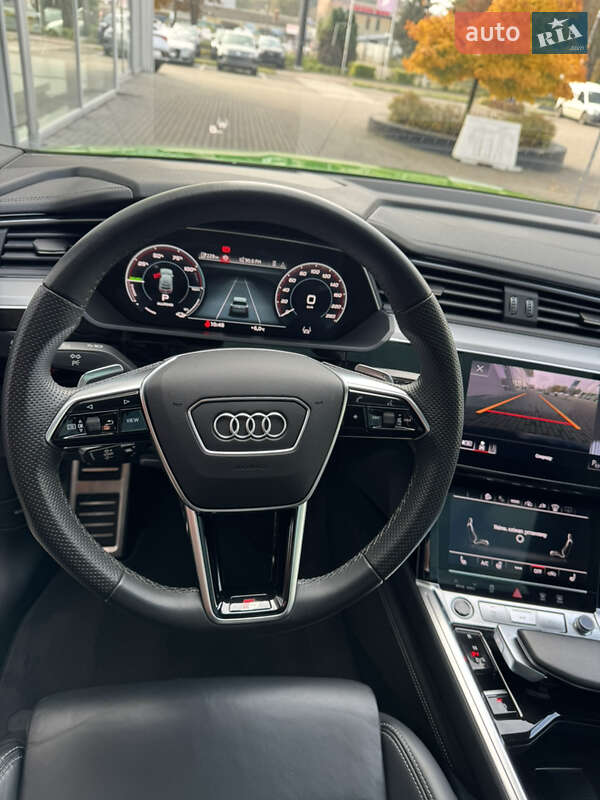 Позашляховик / Кросовер Audi Q8 Sportback e-tron 2023 в Рівному