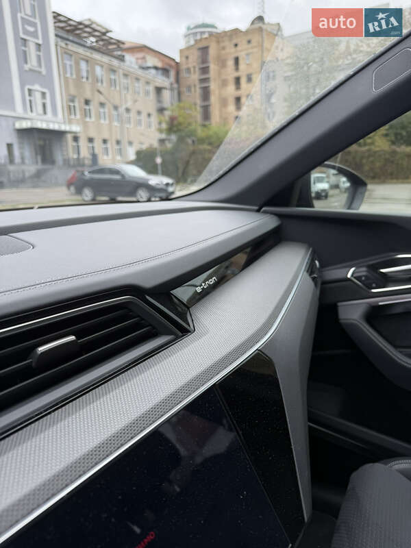 Внедорожник / Кроссовер Audi Q8 Sportback e-tron 2023 в Киеве фото 8 Внедорожник / Кроссовер Audi Q8 Sportback e-tron 2023 в Киеве
