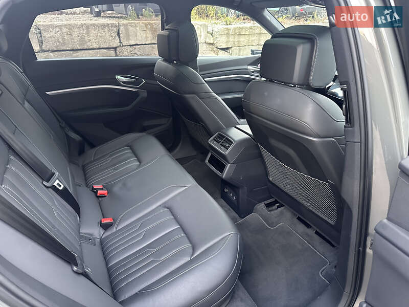 Внедорожник / Кроссовер Audi Q8 Sportback e-tron 2023 в Киеве