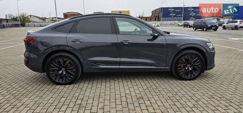 Позашляховик / Кросовер Audi Q8 Sportback e-tron 2024 в Тернополі