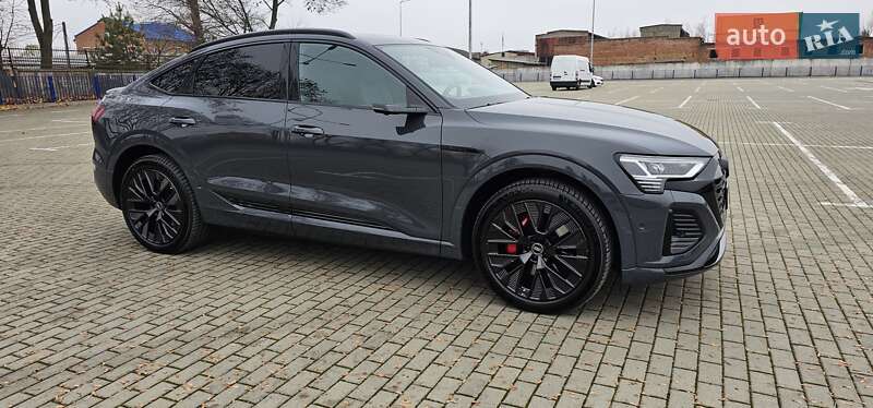 Позашляховик / Кросовер Audi Q8 Sportback e-tron 2024 в Тернополі