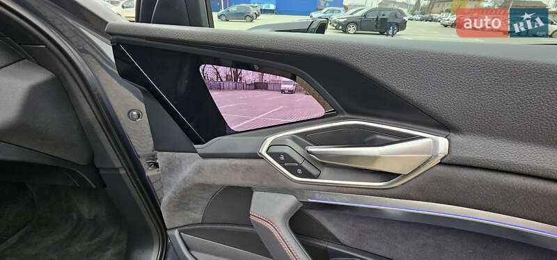 Позашляховик / Кросовер Audi Q8 Sportback e-tron 2024 в Тернополі