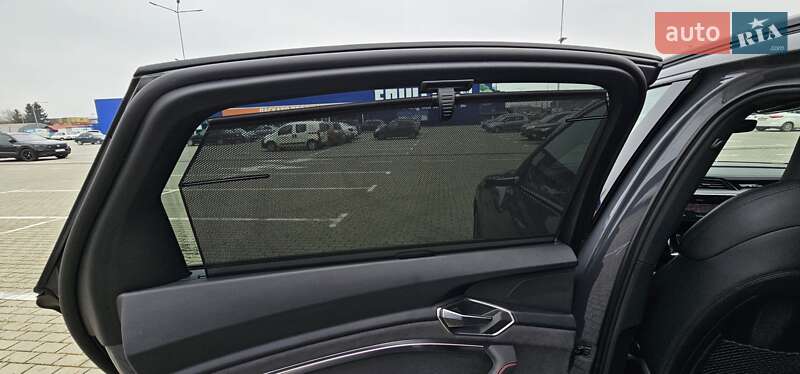Позашляховик / Кросовер Audi Q8 Sportback e-tron 2024 в Тернополі