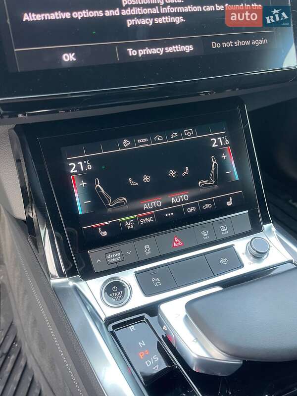 Позашляховик / Кросовер Audi Q8 Sportback e-tron 2023 в Львові