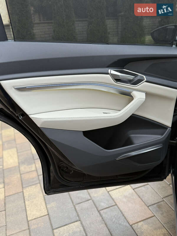 Внедорожник / Кроссовер Audi Q8 Sportback e-tron 2024 в Черновцах