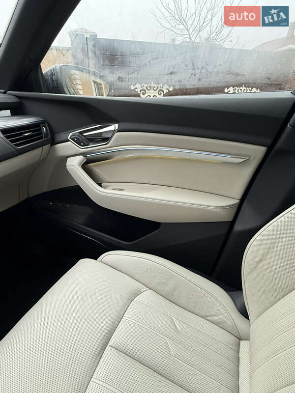 Внедорожник / Кроссовер Audi Q8 Sportback e-tron 2024 в Черновцах