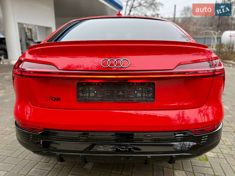 Внедорожник / Кроссовер Audi Q8 Sportback e-tron 2023 в Днепре