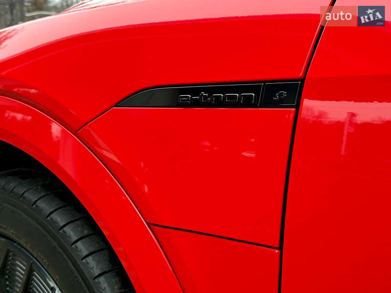 Внедорожник / Кроссовер Audi Q8 Sportback e-tron 2023 в Днепре