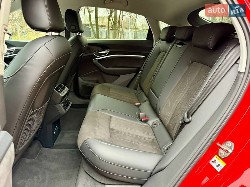 Внедорожник / Кроссовер Audi Q8 Sportback e-tron 2023 в Днепре