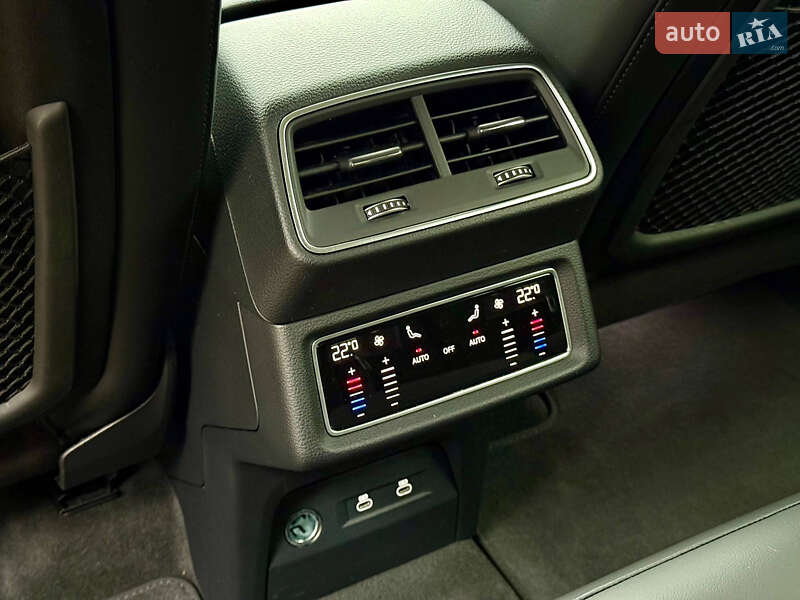 Внедорожник / Кроссовер Audi Q8 Sportback e-tron 2023 в Днепре