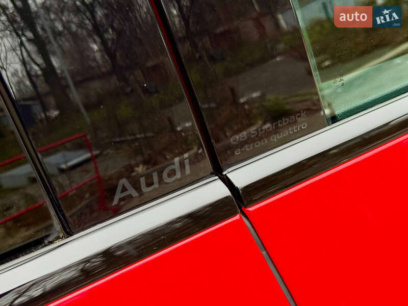 Внедорожник / Кроссовер Audi Q8 Sportback e-tron 2023 в Днепре