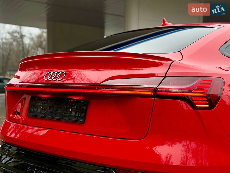 Внедорожник / Кроссовер Audi Q8 Sportback e-tron 2023 в Днепре