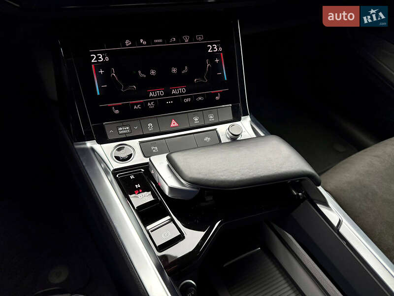 Внедорожник / Кроссовер Audi Q8 Sportback e-tron 2023 в Днепре