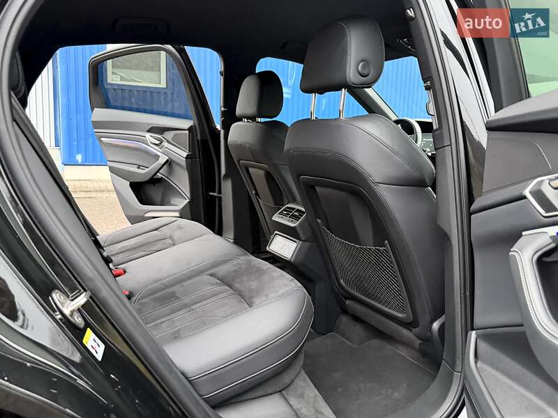 Позашляховик / Кросовер Audi Q8 Sportback e-tron 2024 в Ковелі