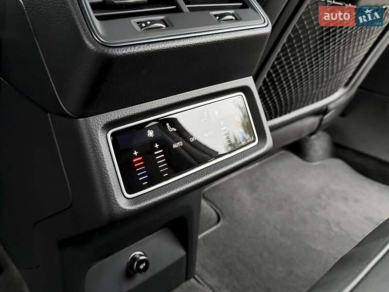 Позашляховик / Кросовер Audi Q8 Sportback e-tron 2024 в Ковелі