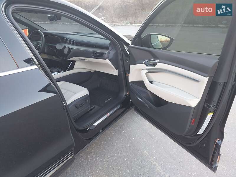 Внедорожник / Кроссовер Audi Q8 Sportback e-tron 2023 в Харькове фото 21 Внедорожник / Кроссовер Audi Q8 Sportback e-tron 2023 в Харькове