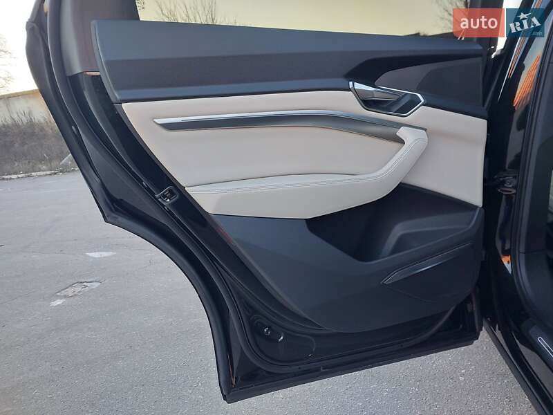 Внедорожник / Кроссовер Audi Q8 Sportback e-tron 2023 в Харькове фото 25 Внедорожник / Кроссовер Audi Q8 Sportback e-tron 2023 в Харькове