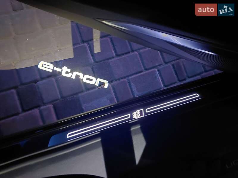 Внедорожник / Кроссовер Audi Q8 Sportback e-tron 2023 в Харькове фото 43 Внедорожник / Кроссовер Audi Q8 Sportback e-tron 2023 в Харькове