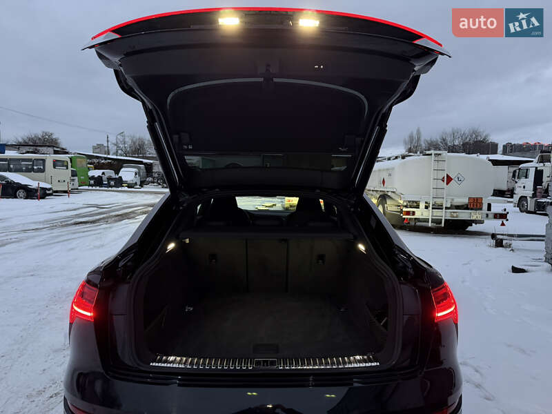 Позашляховик / Кросовер Audi Q8 Sportback e-tron 2023 в Києві