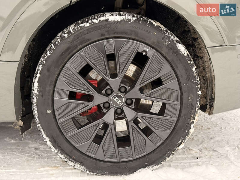 Внедорожник / Кроссовер Audi Q8 Sportback e-tron 2023 в Луцке