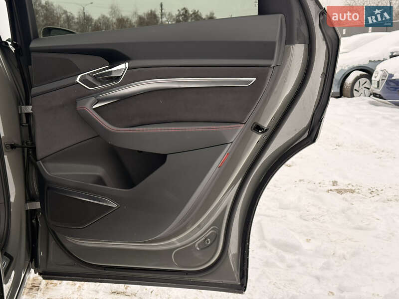 Внедорожник / Кроссовер Audi Q8 Sportback e-tron 2023 в Луцке