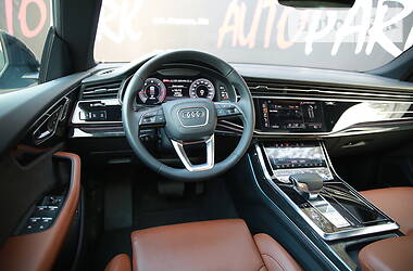 Позашляховик / Кросовер Audi Q8 2018 в 