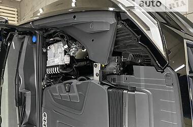 Внедорожник / Кроссовер Audi Q8 2021 в 