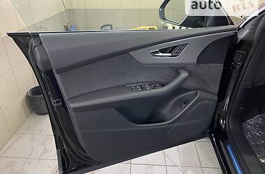 Внедорожник / Кроссовер Audi Q8 2021 в 