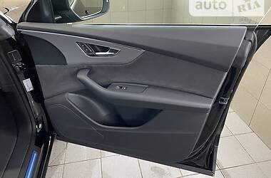 Внедорожник / Кроссовер Audi Q8 2021 в 