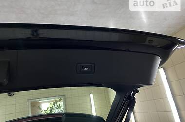 Внедорожник / Кроссовер Audi Q8 2021 в 